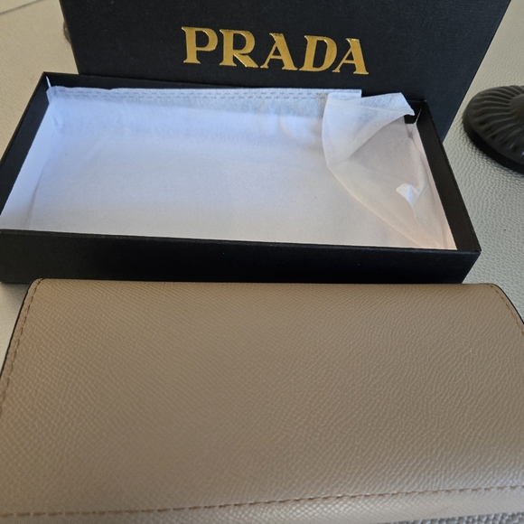 Designer Inspired wallet - Picture 10 of 11